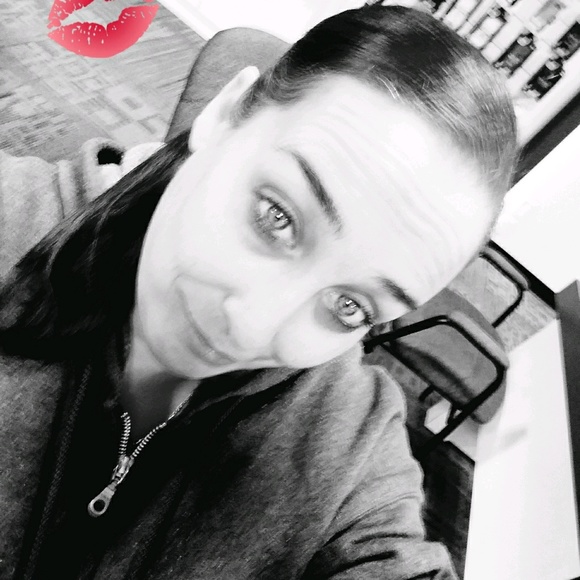 Meet your Posher, Lisa - Picture 1 of 1